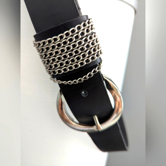 Women's Black Belt With Silver Rounded Buckle & Silver Chains Detail - Picture 7 of 9